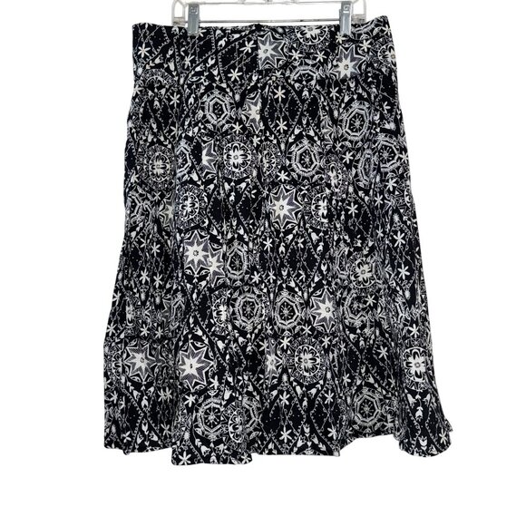 Black & White Floral Geometric Print Knee-Length Flared Skirt Apt. 9 Size 8 Cott - Picture 1 of 8